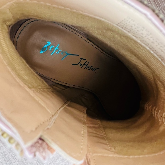 Betsey Johnson Cady Rhinestone boots 7.5 medium, Silver white crystal pave. - Picture 8 of 10